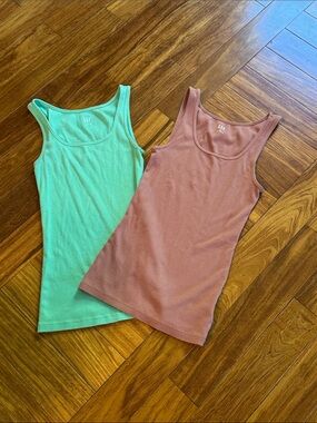 Pair of Women’s Gap Rib Scoop Tank Top